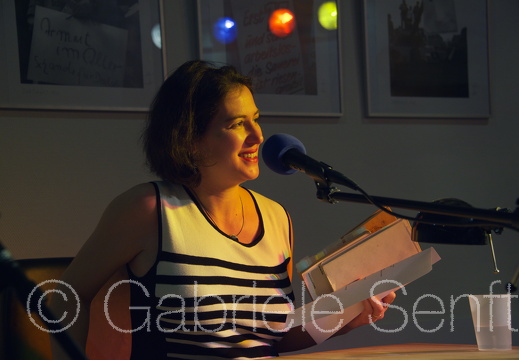 16.12. 2014 - jW Ladengalerie - Lange Nacht der DDR Literatur, dabei Esther Zimmering, die u.a. Gedichte von Max Zimmering las.