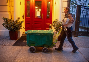 11.Mai 2022 um 4.40 h – Zeitungszustellerin  Agrid 