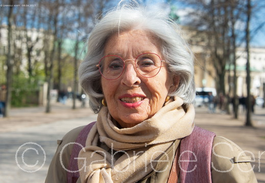 08.04.2025  Petra Michalski bei dern Aktionen am Welt Roma Tag in Berlin