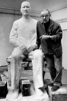 1986 Cremer  gestaltet Brechtfigur für den Platz vor dem Berliner Ensemble 