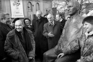 10.02.1988  am Schiffbauerdamm Einweihung des Brechtdenkmals