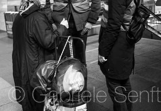 22.04.2022 S116 im Buch "Die Hweimat zu verlassen" Ankunft ukrainischer Flüchtlinge