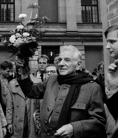  1987Leonard Bernstein wird am Berliner Schauspielhaus empfangen 