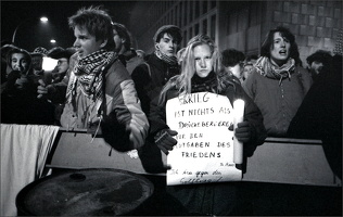 003. 1991 Protest an der USA Botschaft