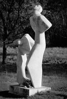 Nada Naumovic im Mahnmalpark Shumarice