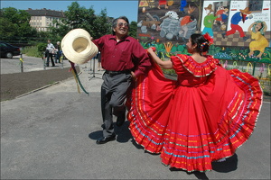 Juni 2006 Moia vor seinem Wandbild