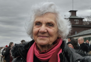 13.04. 2013 Eva Fahidi Pusztai beim Buchenwaldgedenken 